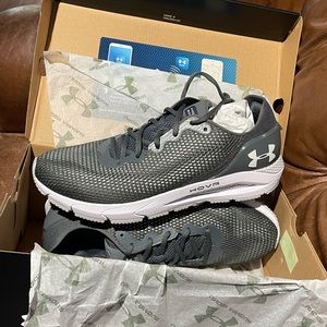 BRAND NEW IN BOX Men’s UA HOVR SONIC 4 sz. 13